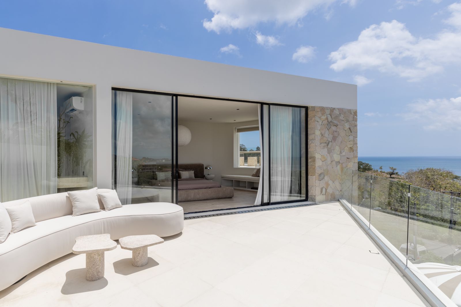 SOPHISTICATED MINIMAL STYLE VIILA